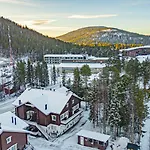 Alpine Ski-in Ski-out, Center By Aavalevi Apartamento