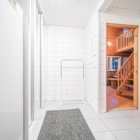 Huoneisto Alpine By Aavalevi Holidays, Ski-in Ski-out, Center